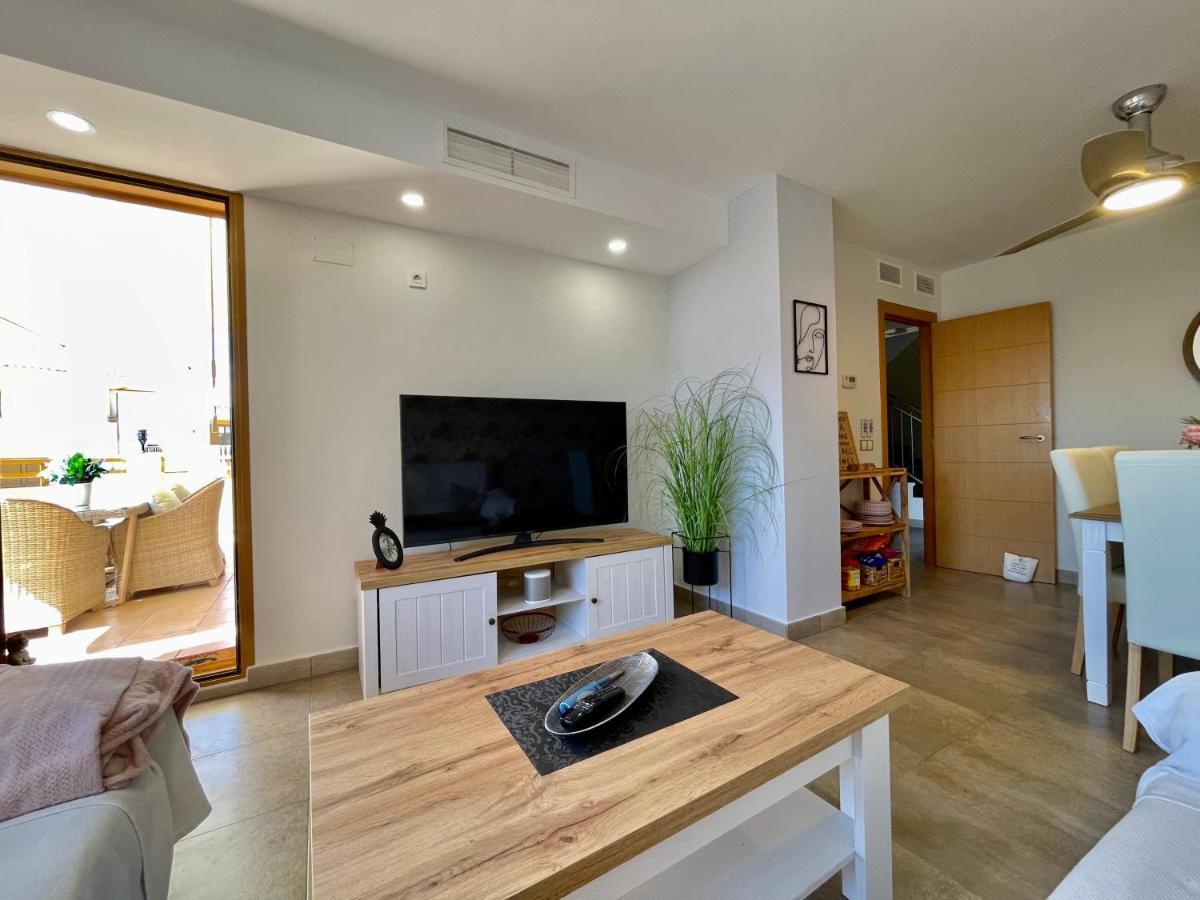 شقة Modern 2-Floor Penthouse With Sea Views - Sleeps 7 فينيسترات المظهر الخارجي الصورة